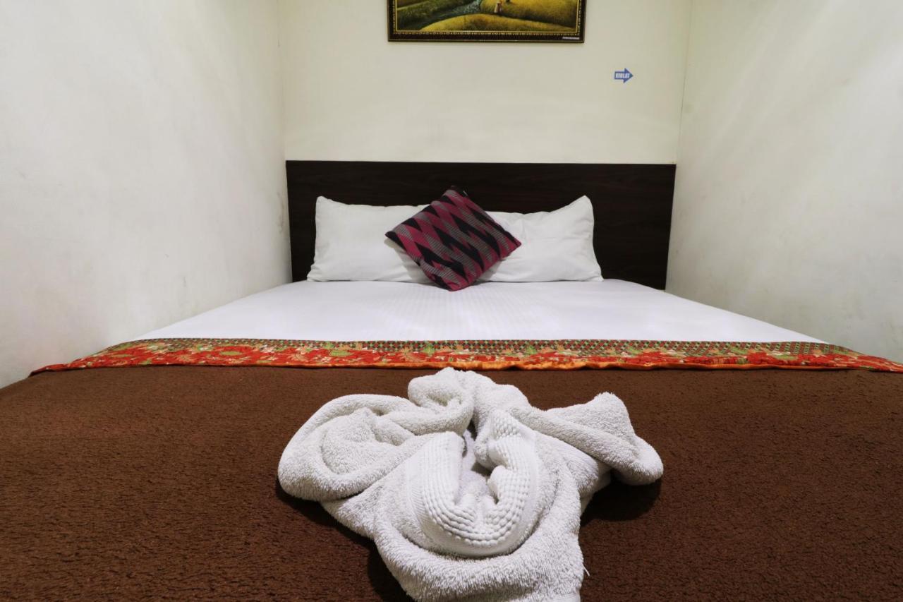Hotel Bantal Guling Pasar Baru Bandung Exterior foto