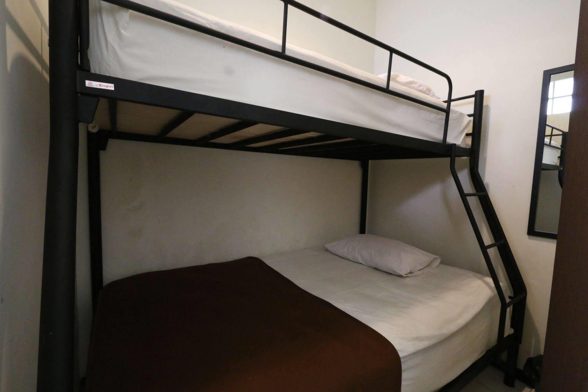 Hotel Bantal Guling Pasar Baru Bandung Exterior foto